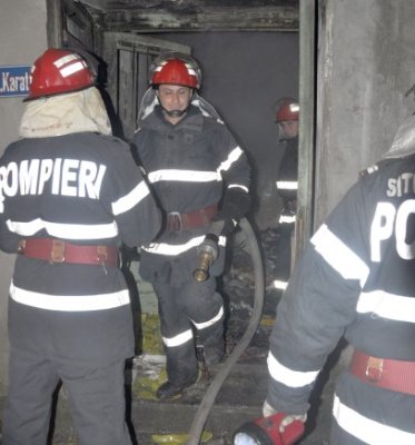 Incendiu la Mangalia, în apartamentul unei bătrâne